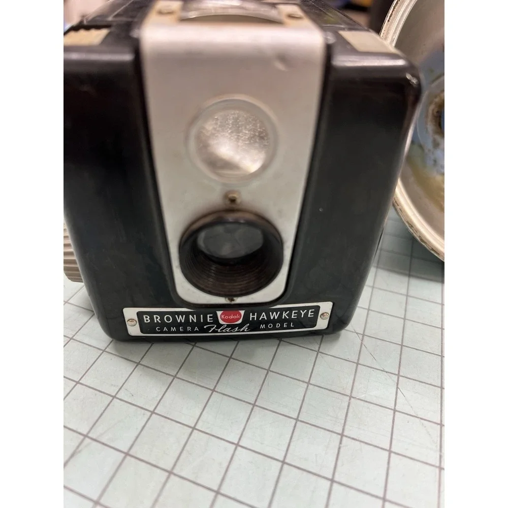 Vintage Kodak Brownie Hawkeye Camera Flash Model With‎ Flash Bulb